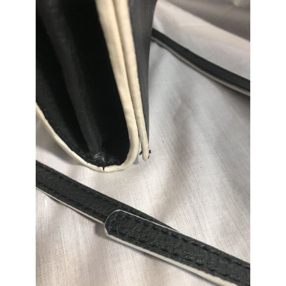 Steve Madden Black Crossbody Wallet With Chain Strap 8 1/2 X 6 1/2" - Picture 7 of 14